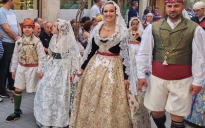 Cuestación contra el cáncer, traslado de la senyera y procesión de la virgen de los desamparados